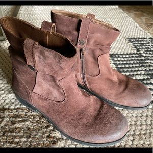 Birkenstocks (worn once, size 40/US9) suede boots